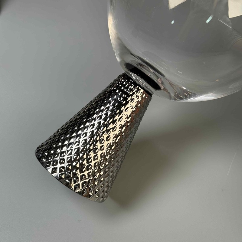 kualitas Lead Free Crystal Electroplate Diamond Base Wine Glass Set Featuring Modern Art Style Unik Sempurna Untuk Makan Elegan Dan Acara Khusus pabrik