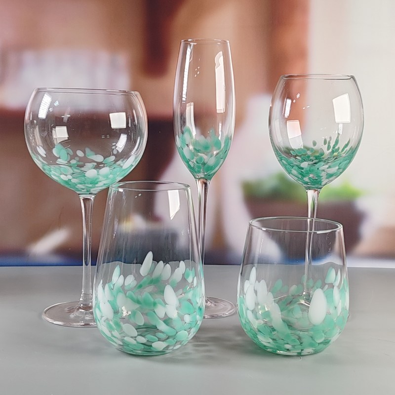 kualitas Brown Customized Hand Blown Half Confetti Lead Free Crystal Wine Glass Goblet Set Stylish Durable Pilihan Untuk Layanan Minuman pabrik