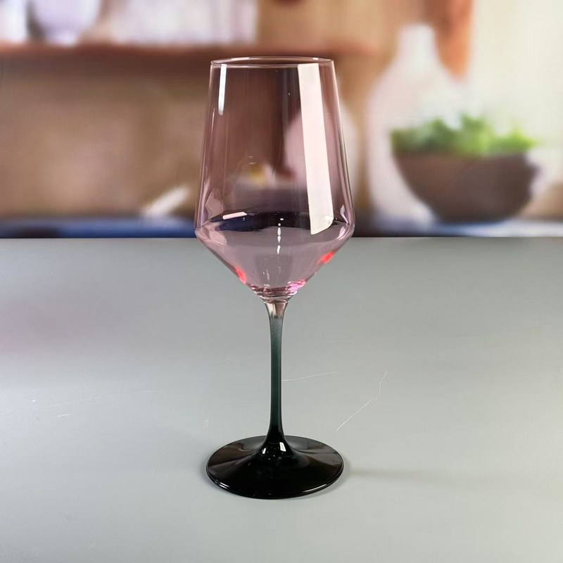 kualitas Hand-blow Color Gradient Wine Glass Set High Quality Crystal Wine Glass For Gift For Weeding pabrik