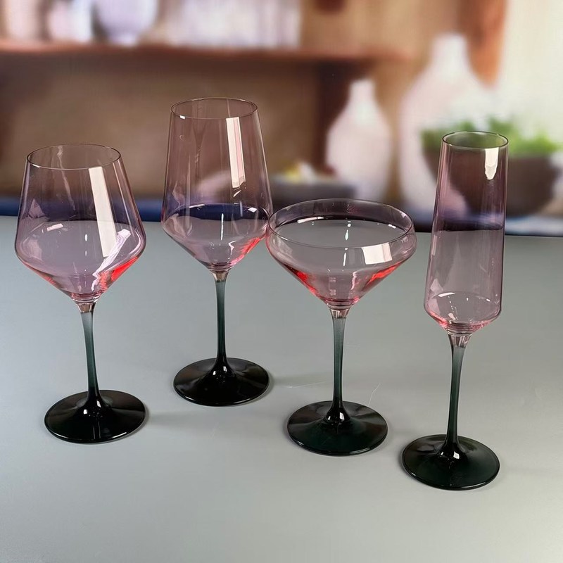 kualitas Hand-blow Color Gradient Wine Glass Set High Quality Crystal Wine Glass For Gift For Weeding pabrik