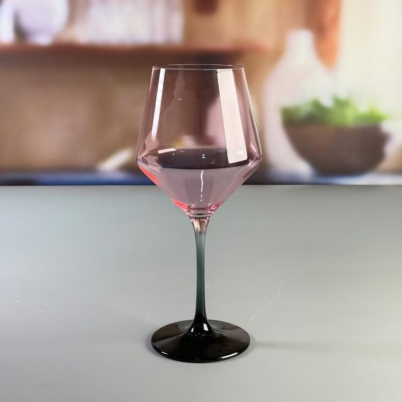 kualitas Hand-blow Color Gradient Wine Glass Set High Quality Crystal Wine Glass For Gift For Weeding pabrik