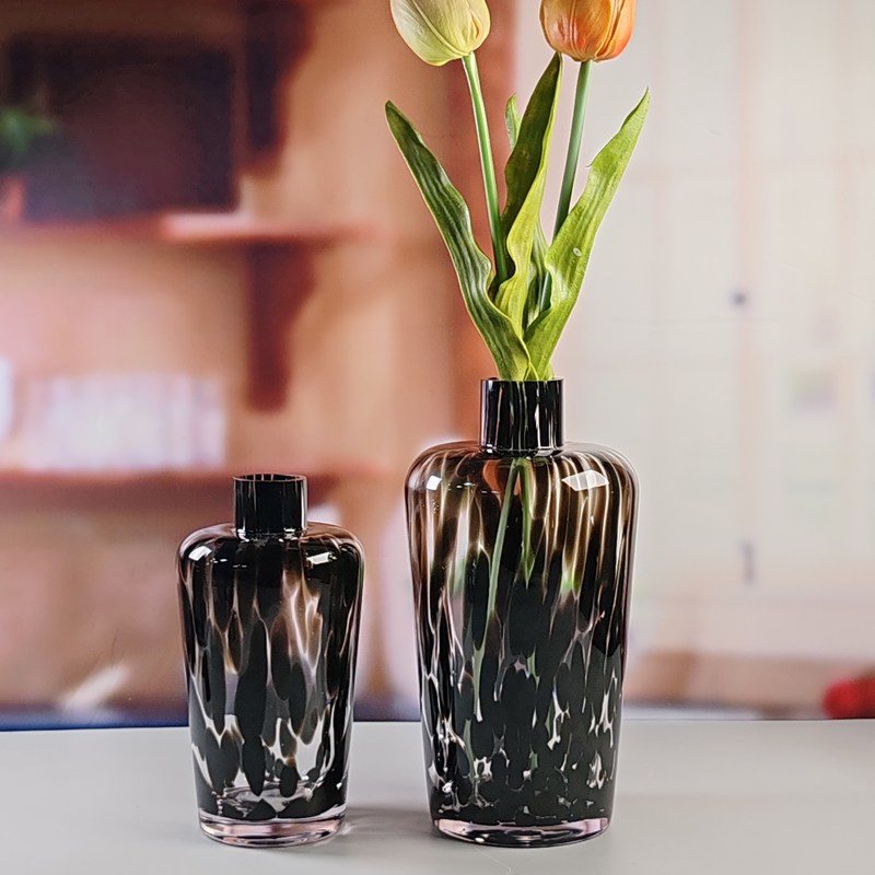 kualitas Handmade Amber Glass Vase Modern Unique Vase for Table Centerpiece Decorative Flower Vases for Home Office Wedding(S size) pabrik