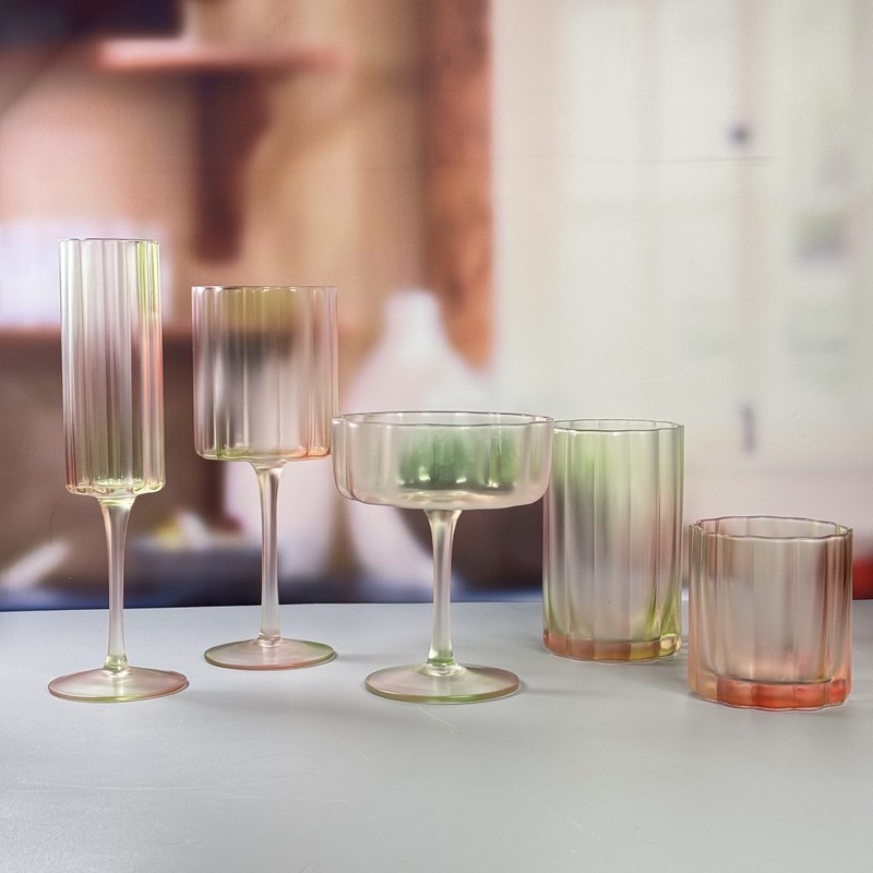 kualitas Tri-color Gradient Frosted Champagne Glass Customized Sprayed Color pabrik