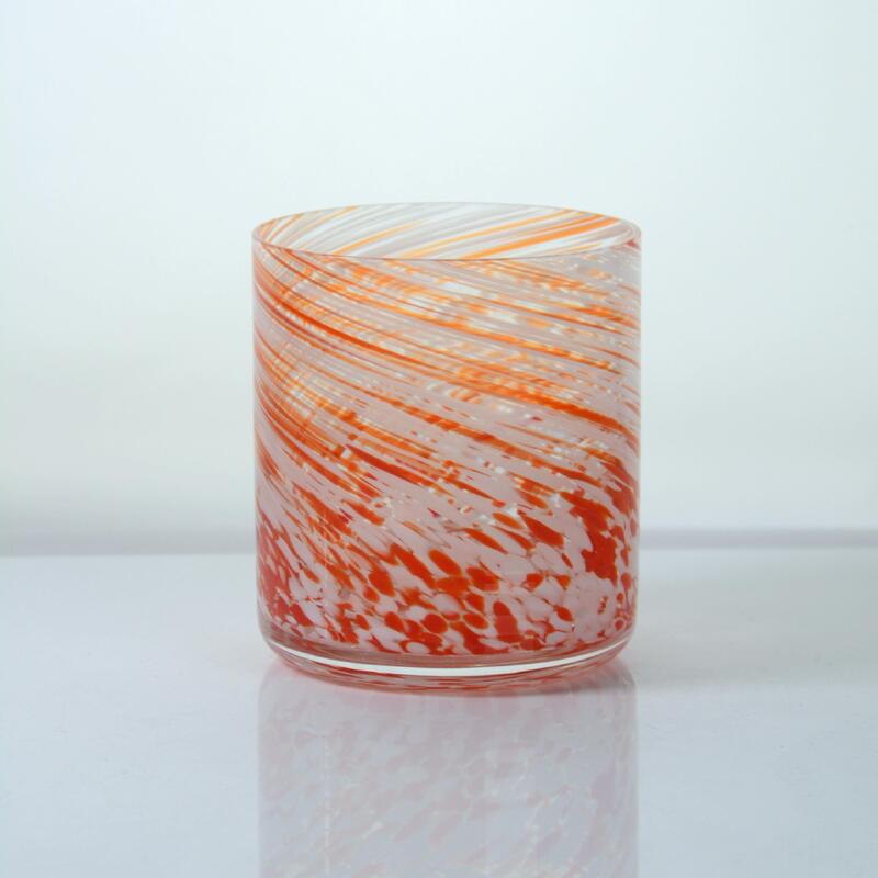 kualitas Orange Swirl Confetti Glass Cup yang Ditiup Tangan - Cangkir Minum Kerajinan untuk Wiski dan Koktail pabrik