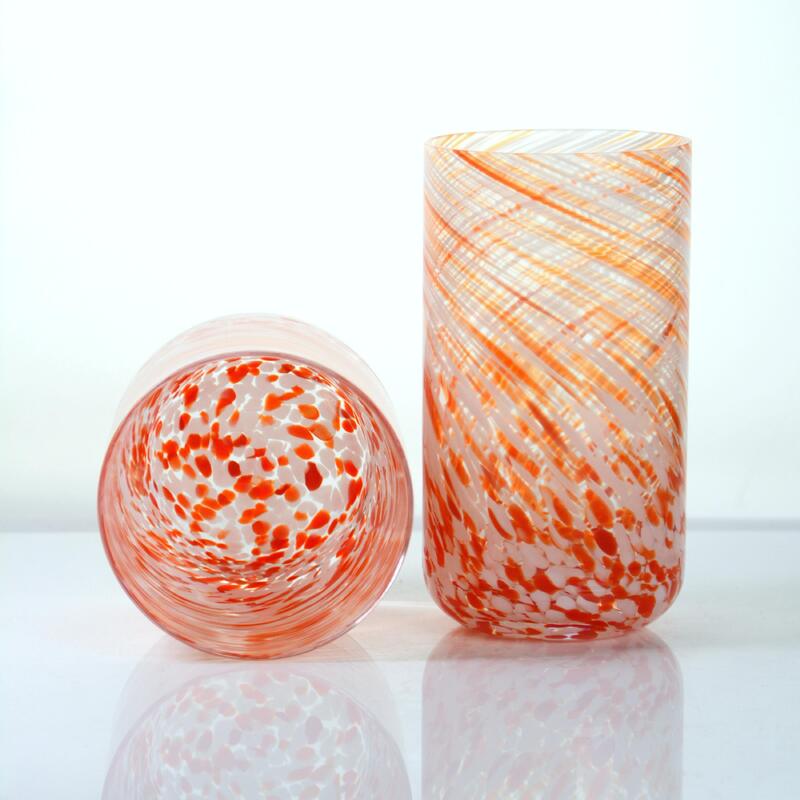 kualitas Orange Swirl Confetti Glass Cup yang Ditiup Tangan - Cangkir Minum Kerajinan untuk Wiski dan Koktail pabrik