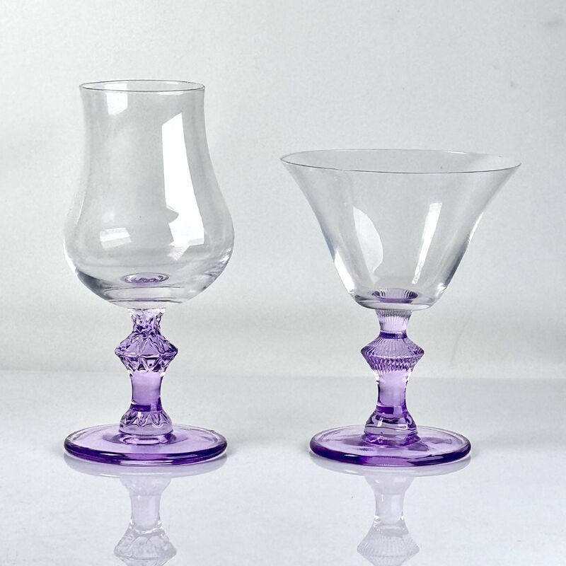 kualitas 4‑Pack Vintage Purple Stem Wine Glasses, Assorted Shapes Clear Cup with Decorative Purple Stem, Handblown Glass Goblets for Wedding Party Home Tabletop Decoration pabrik