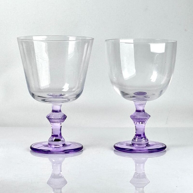 kualitas 4‑Pack Vintage Purple Stem Wine Glasses, Assorted Shapes Clear Cup with Decorative Purple Stem, Handblown Glass Goblets for Wedding Party Home Tabletop Decoration pabrik