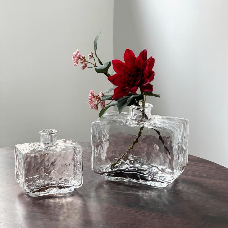 kualitas Rectangular Clear Hammered Glass Vase - Modern Minimalist Decorative Flower Vase for Table Centerpiece pabrik