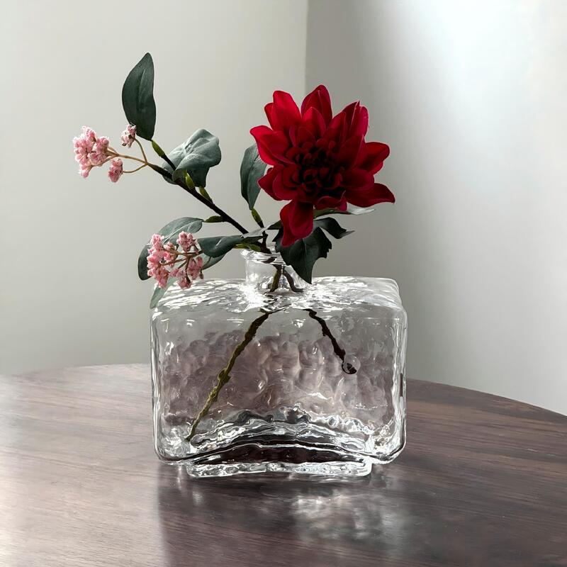 kualitas Rectangular Clear Hammered Glass Vase - Modern Minimalist Decorative Flower Vase for Table Centerpiece pabrik