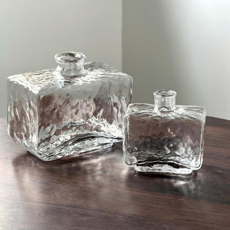 kualitas Rectangular Clear Hammered Glass Vase - Modern Minimalist Decorative Flower Vase for Table Centerpiece pabrik