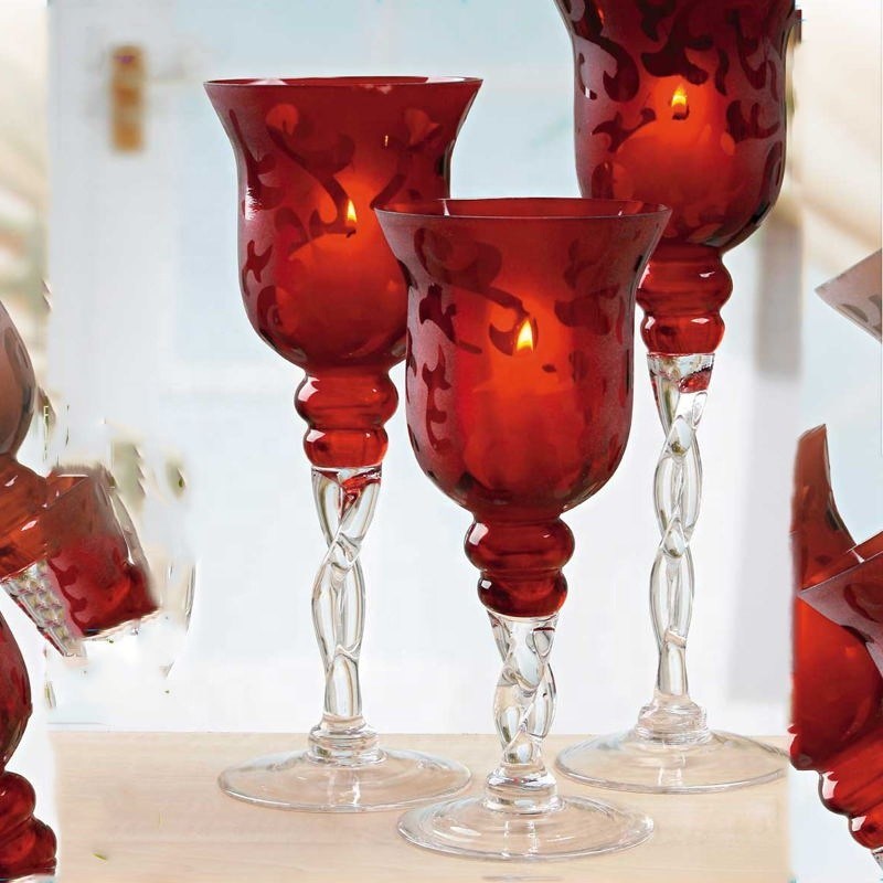 kualitas Tulip Shape Long Stem Candle Holders With Engrave Pattern pabrik