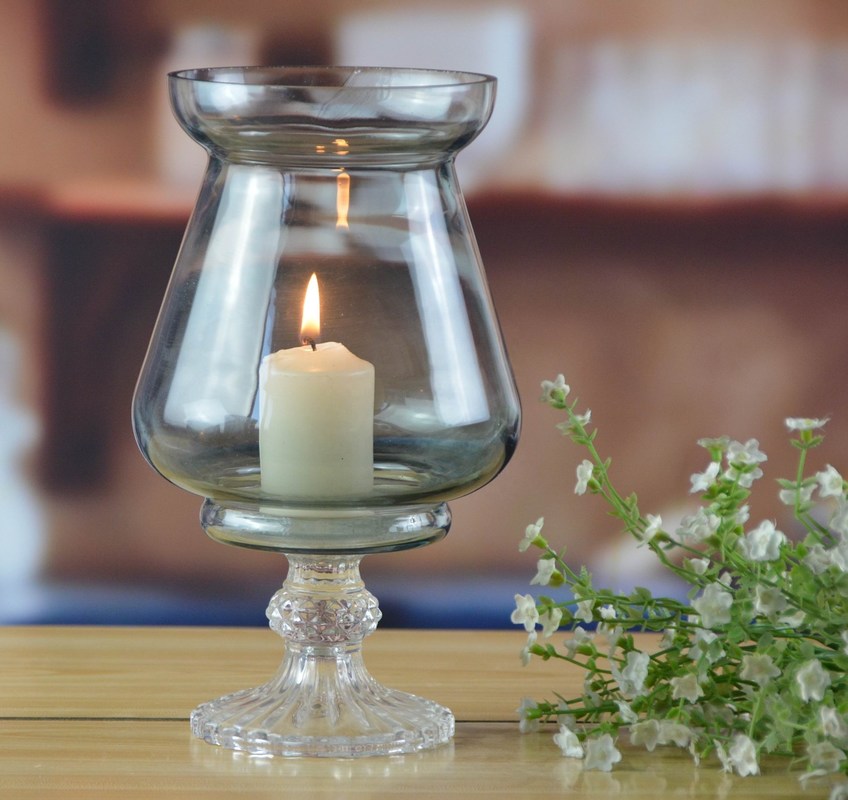 kualitas Handmade Ancient Pillar Candle Holders With Silver Foot pabrik