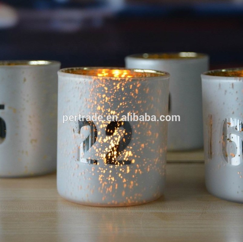 kualitas Electroplated Matte Glass Candle Holders With Morden Pattern pabrik