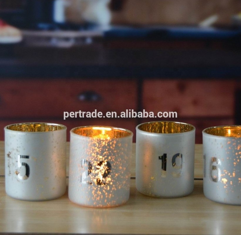 kualitas Electroplated Matte Glass Candle Holders With Morden Pattern pabrik