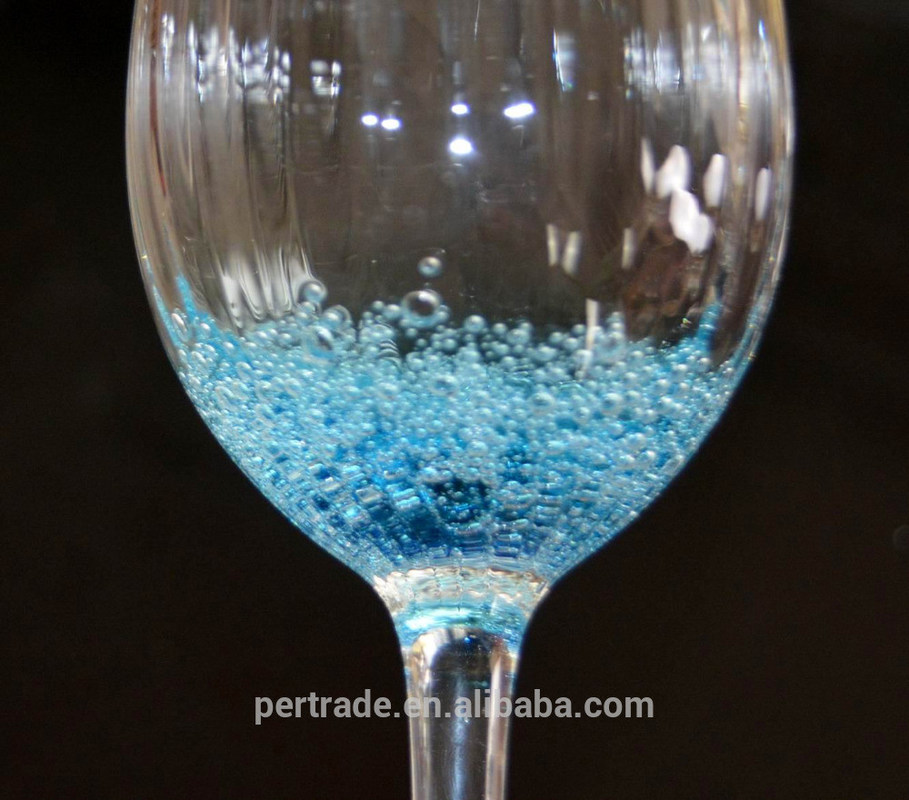 kualitas Handmade Ocean Blue Wine Goblet Glass With Sparkling Bubbles pabrik