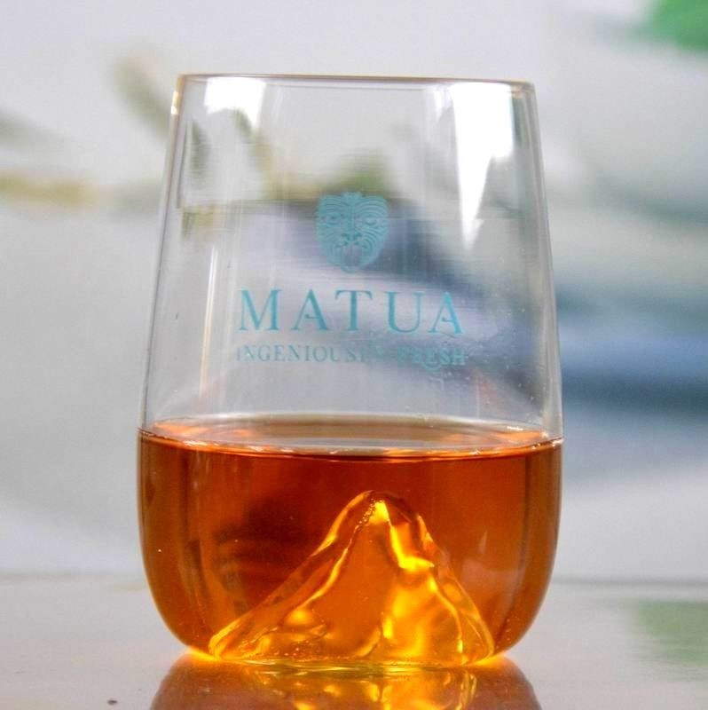 kualitas 14 Oz Whiskey Glasses With Creative Ice Montain Bottom pabrik