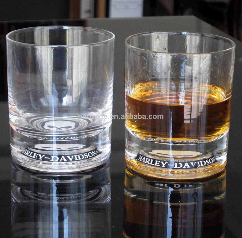 kualitas Logo Debossed Bottom Whiskey Tumbler Glass , Crystal Scotch Glasses For Brands Gift pabrik