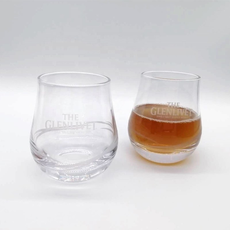 kualitas Old Fashioned Round Handmade Whiskey Glass With Heavey Base pabrik