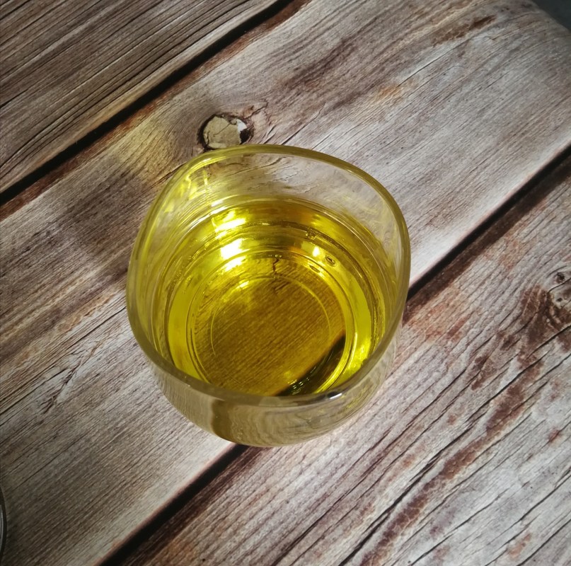 kualitas Retro Style Metal Base Rock Glass Handmade Whiskey Glass , Crystal Whisky Glasses pabrik