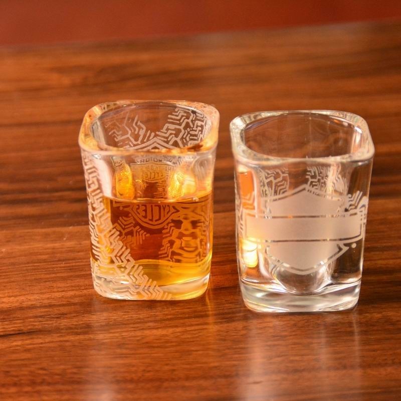 kualitas Brands Logo Square Shot Glasses , Wedding Shot Glasses For Sprit Drinking pabrik