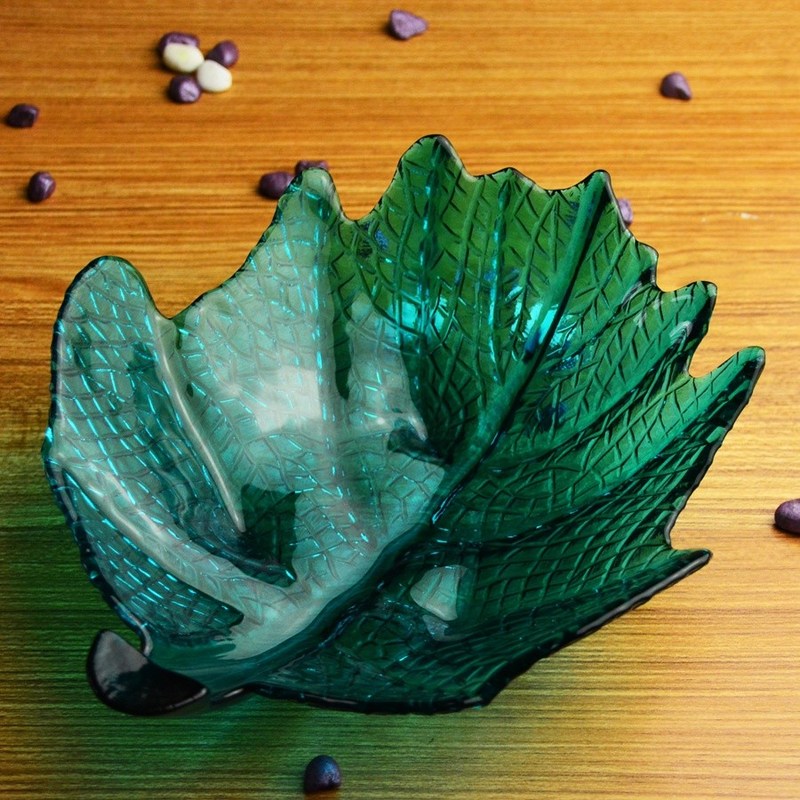 kualitas Maple Leaf Unique Decorative Charger Plates For Snack pabrik