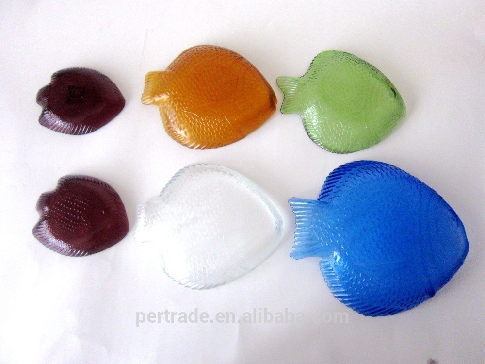 kualitas Fish Shaped Embossed Colorful Glass Charger Plates pabrik
