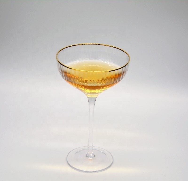 kualitas Customize Gold Rim Optical Stripes Crystal Cocktail Glasses pabrik