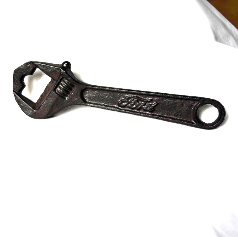 kualitas Spanner Shape Cast Iron Bottle Opener pabrik