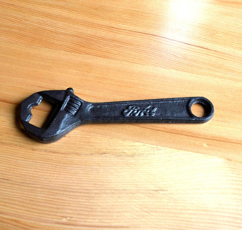 kualitas Spanner Shape Cast Iron Bottle Opener pabrik