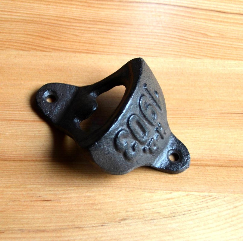 kualitas Wall Mount Iron Bottle Opener Cast Iron Crafts For Bar Club pabrik