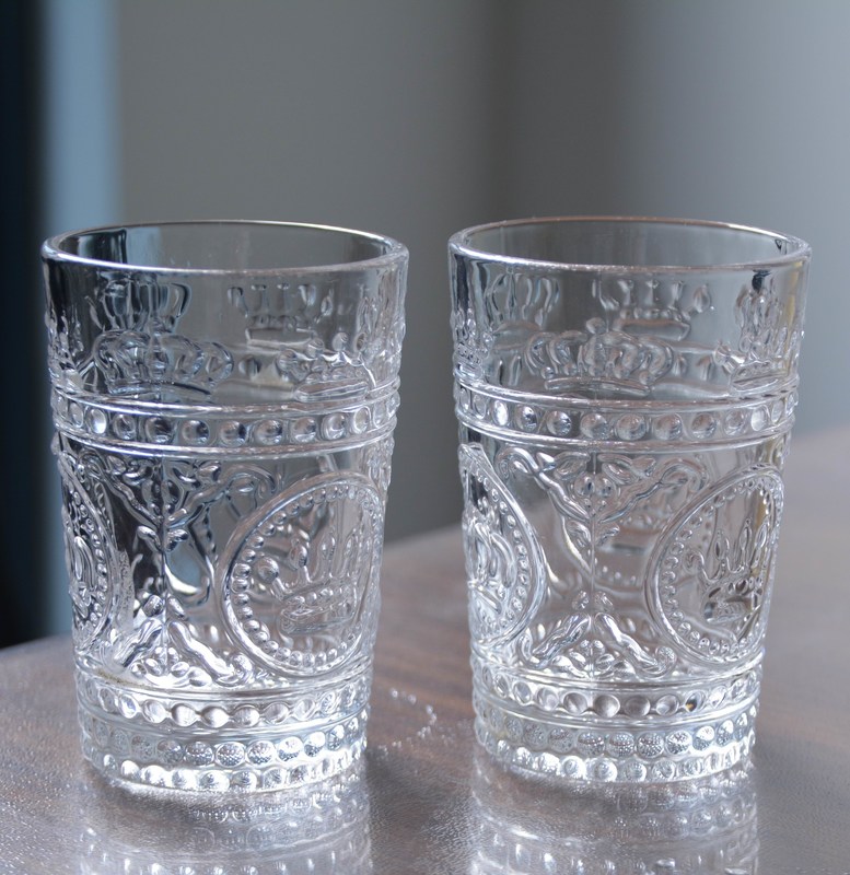 kualitas 8Oz Crown Design Embossed Tumbler Drinking Glasses pabrik