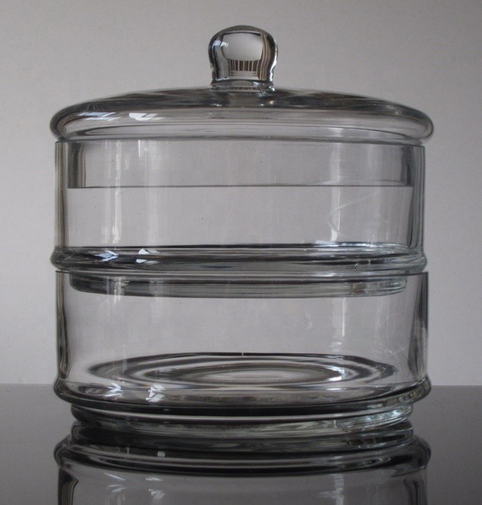 kualitas Handblown 3 Layer Stackable Storage Jars With Lids pabrik