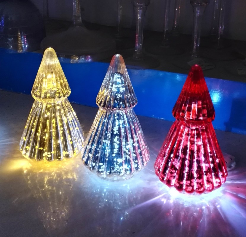 kualitas Handblown LED Holiday Glass Candle Holders Christmas Tree Pattern pabrik