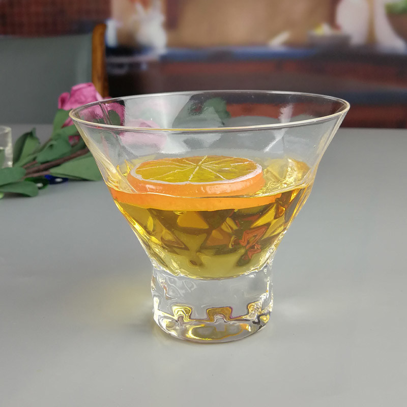 kualitas Lead Free Crystal Cocktail Glasses With Optical Diamonds Design pabrik