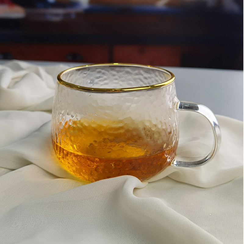 kualitas Borosilicate Hammered Texture Tumbler Drinking Glasses With Golden Rim pabrik