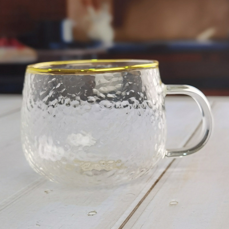 kualitas Borosilicate Hammered Texture Tumbler Drinking Glasses With Golden Rim pabrik