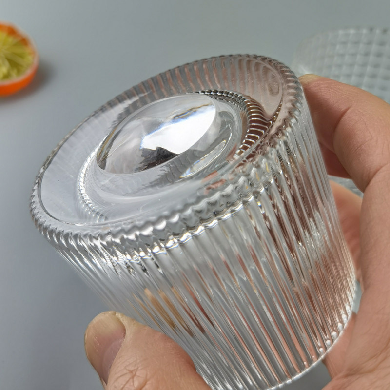 kualitas Lead Free  FDA Embossed Handmade Whiskey Glass Turning Bottom pabrik