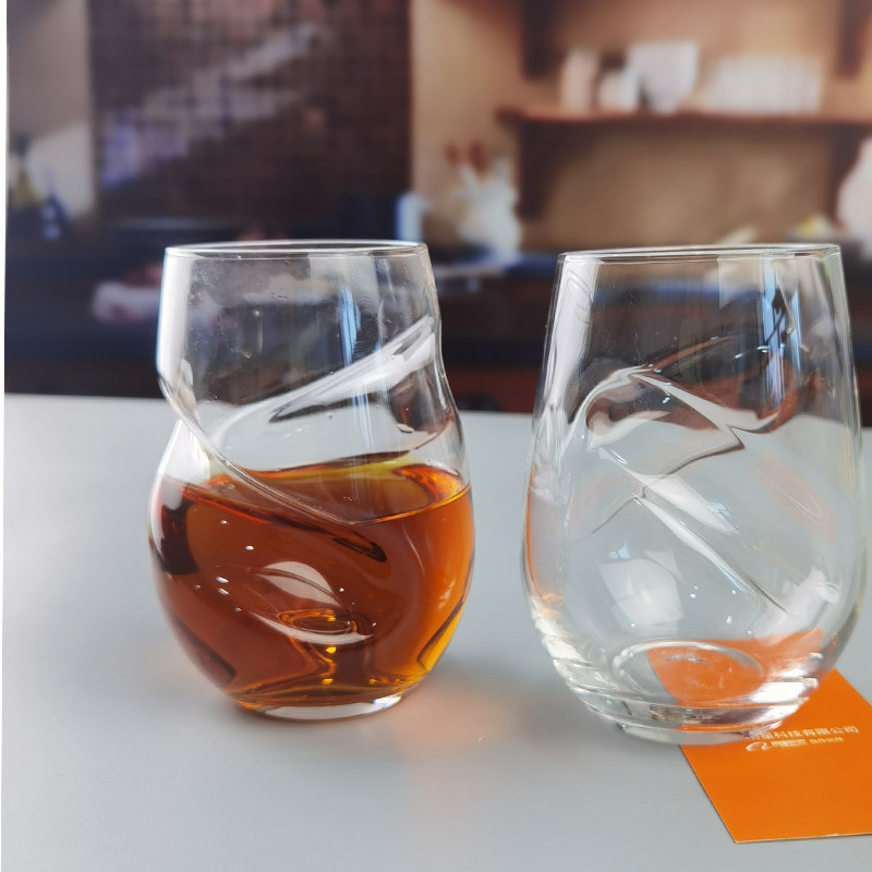 kualitas Twisted Swirling Crystal Red Wine Glasses 250ml Stemless pabrik