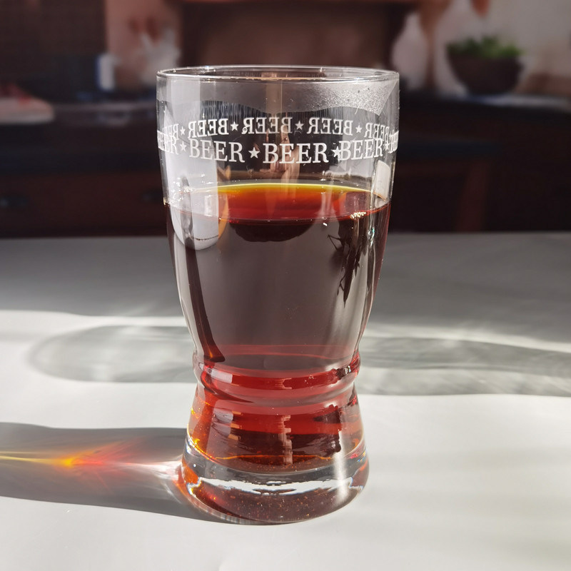 kualitas Creative Big Mouth Pub Craft Beer Glasses With Circle Logo Decoration pabrik