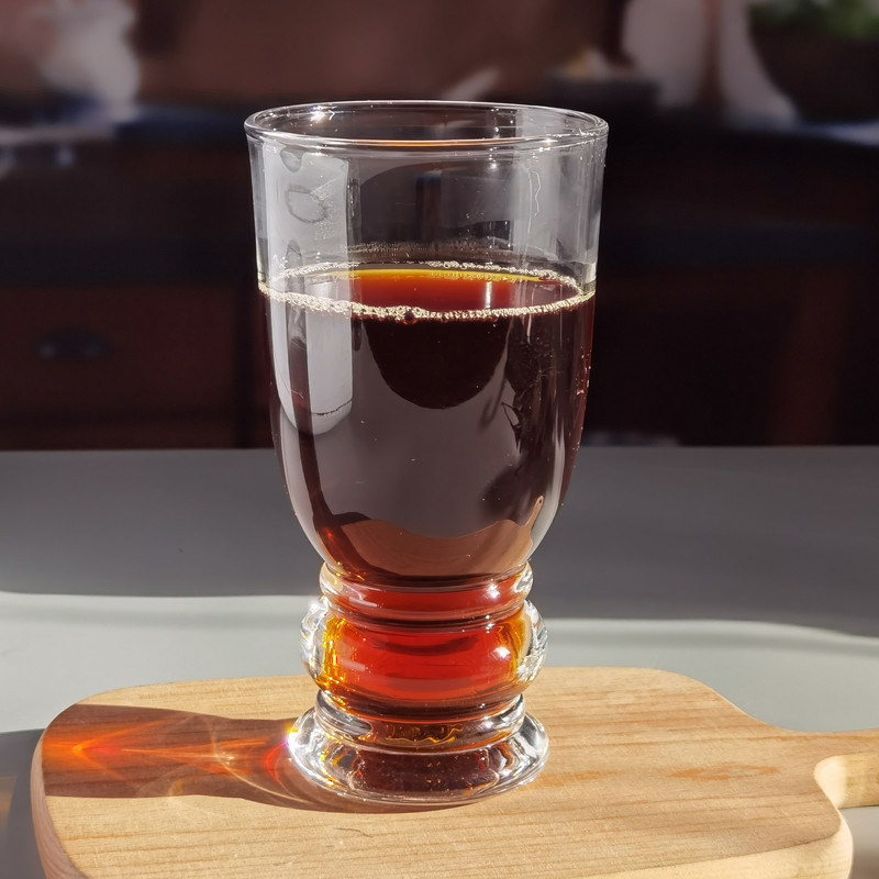 kualitas 550ml Retro Style Craft Beer Tulip Glasses With Handle Bottom pabrik