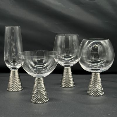 kualitas Lead Free Crystal Electroplate Diamond Base Wine Glass Set Featuring Modern Art Style Unik Sempurna Untuk Makan Elegan Dan Acara Khusus pabrik