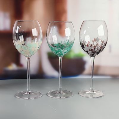 kualitas Brown Customized Hand Blown Half Confetti Lead Free Crystal Wine Glass Goblet Set Stylish Durable Pilihan Untuk Layanan Minuman pabrik