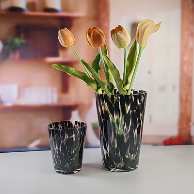 kualitas Handmade Amber Glass Vase Modern Unique Vase for Table Centerpiece Decorative Flower Vases for Home Office Wedding(S size) pabrik
