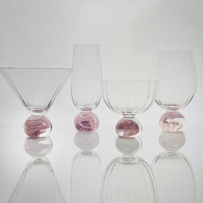 kualitas High Clarity Pink Cloud Crystal Wine Glass Set Designed for in Restaurants Bars and Wine Tasting Events Offering Superior Presentation pabrik
