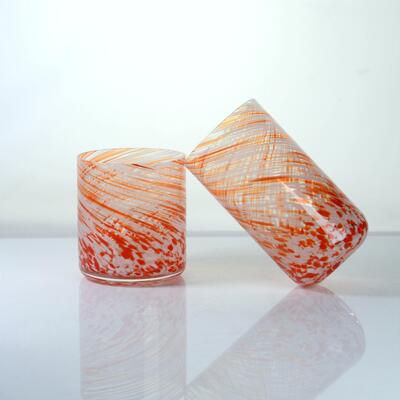 kualitas Orange Swirl Confetti Glass Cup yang Ditiup Tangan - Cangkir Minum Kerajinan untuk Wiski dan Koktail pabrik