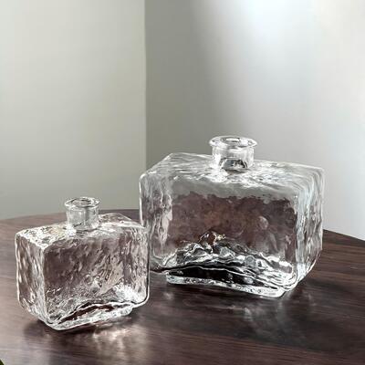 kualitas Rectangular Clear Hammered Glass Vase - Modern Minimalist Decorative Flower Vase for Table Centerpiece pabrik