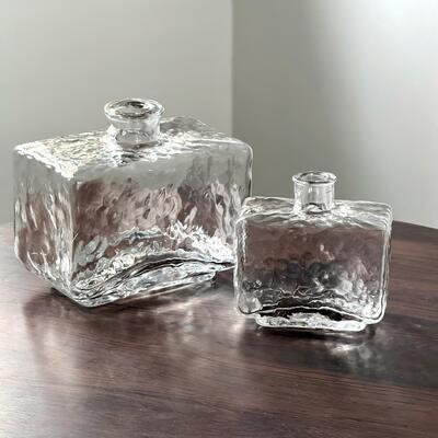 kualitas Rectangular Clear Hammered Glass Vase - Modern Minimalist Decorative Flower Vase for Table Centerpiece pabrik