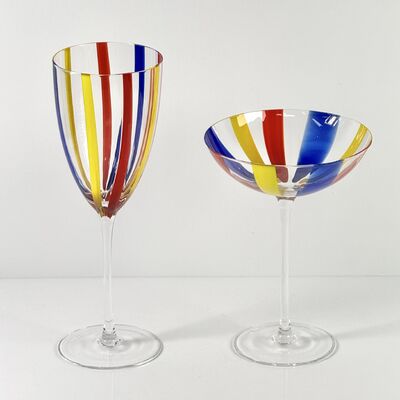 Kualitas Hand Blown Art Glass Goblet & Coupe Glass Set, Vibrant Red Yellow Blue Vertical Cane Stripes Murano Style Stemmed Wine & Martini Glasses for Bar, Party & Gift pabrik