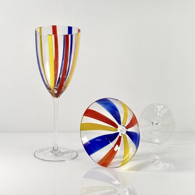 Kualitas Hand Blown Art Glass Goblet & Coupe Glass Set, Vibrant Red Yellow Blue Vertical Cane Stripes Murano Style Stemmed Wine & Martini Glasses for Bar, Party & Gift pabrik