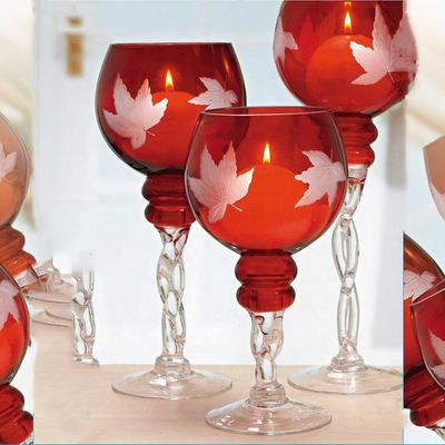 kualitas Hand Cutted Design Red Glass Candle Holders With Color Long Stem pabrik